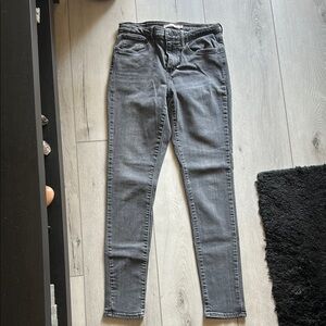 Levi’s 721 High Rise Skinny Jeans // Size 27